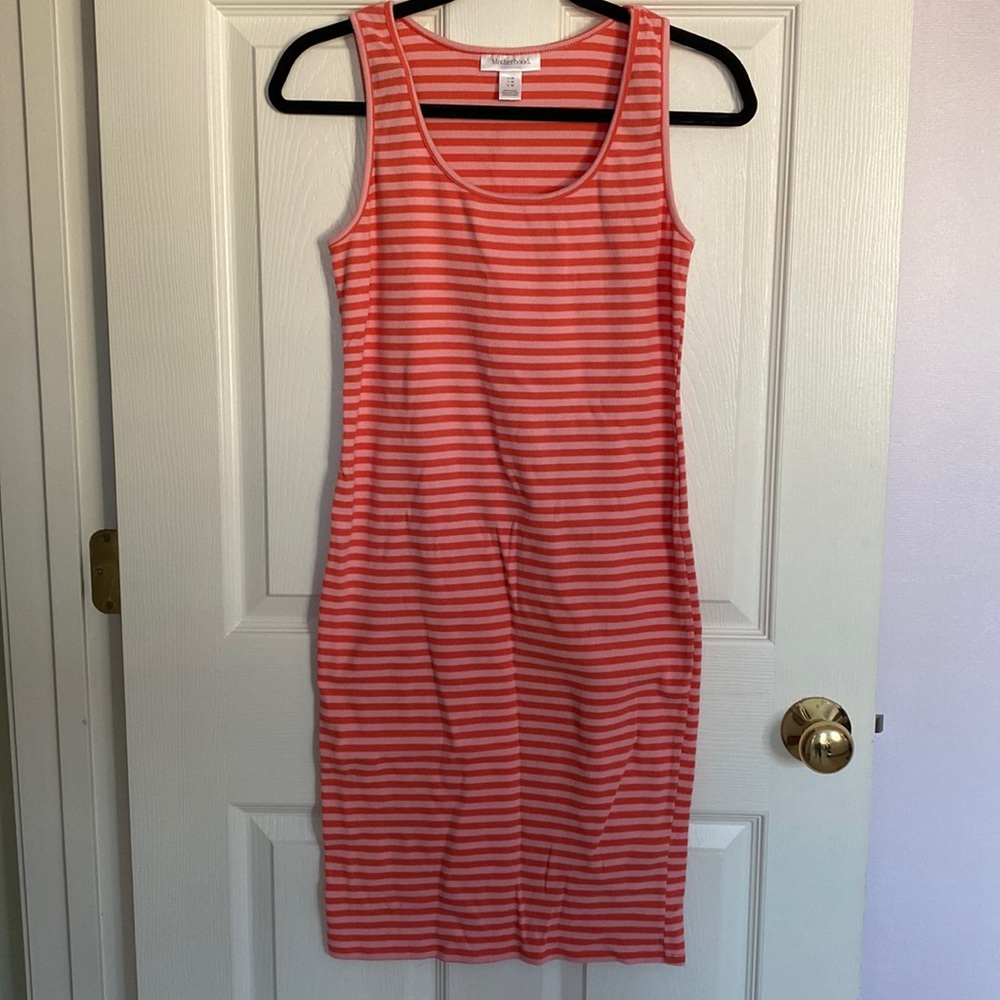 Light and dark pink ribbed maternity dress